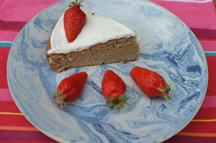Recette de Génoise sans gluten à la crème fouettée et aux fraises