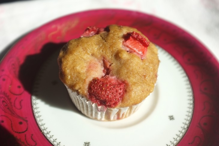 Recette sans gluten de muffins à la fraise et à la banane