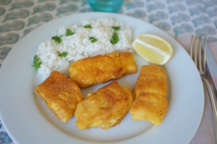 test en cuisine sans gluten de poisson pané avec la chapelure « Mon fournil »