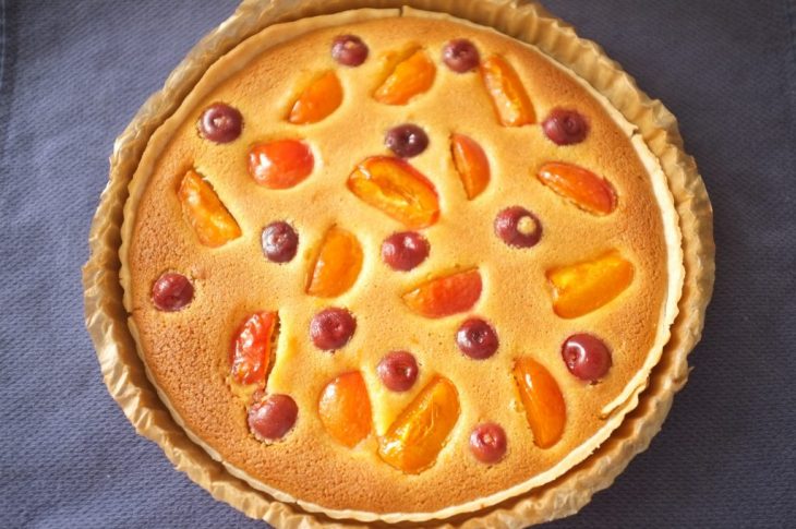 Tarte amandine sans gluten abricots cerises
