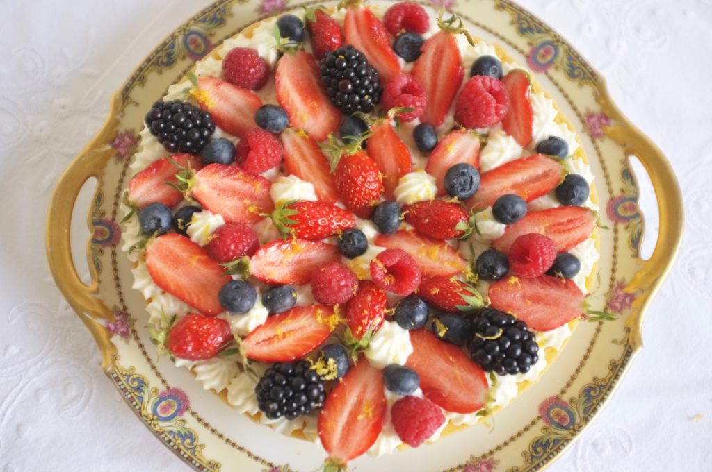 Le Gâteau sans gluten au citron et fruits rouges